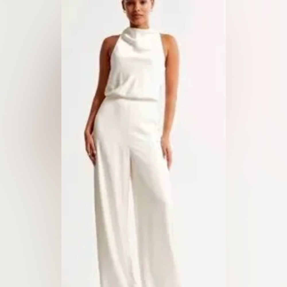 Abercrombie and Fitch women’s ivory sleeveless jumpsuit size Large